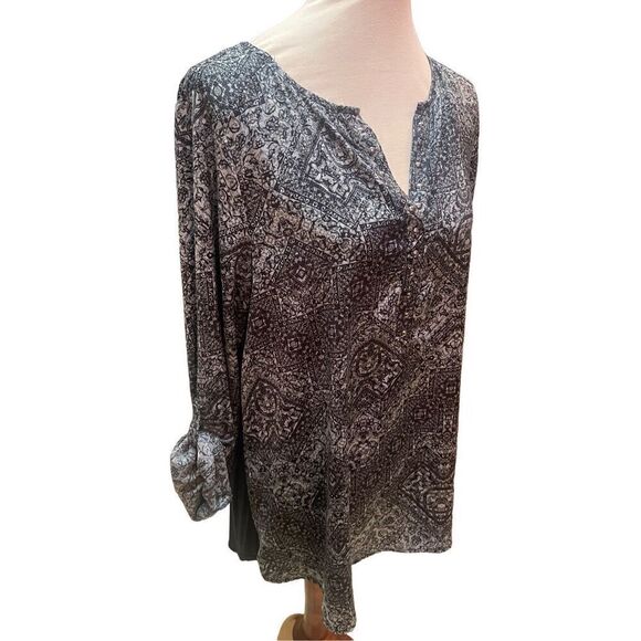 Rock & Republic Gray & Black Long Sleeve Geometric Design High/Low V-Neck Tunic/ - Picture 5 of 16